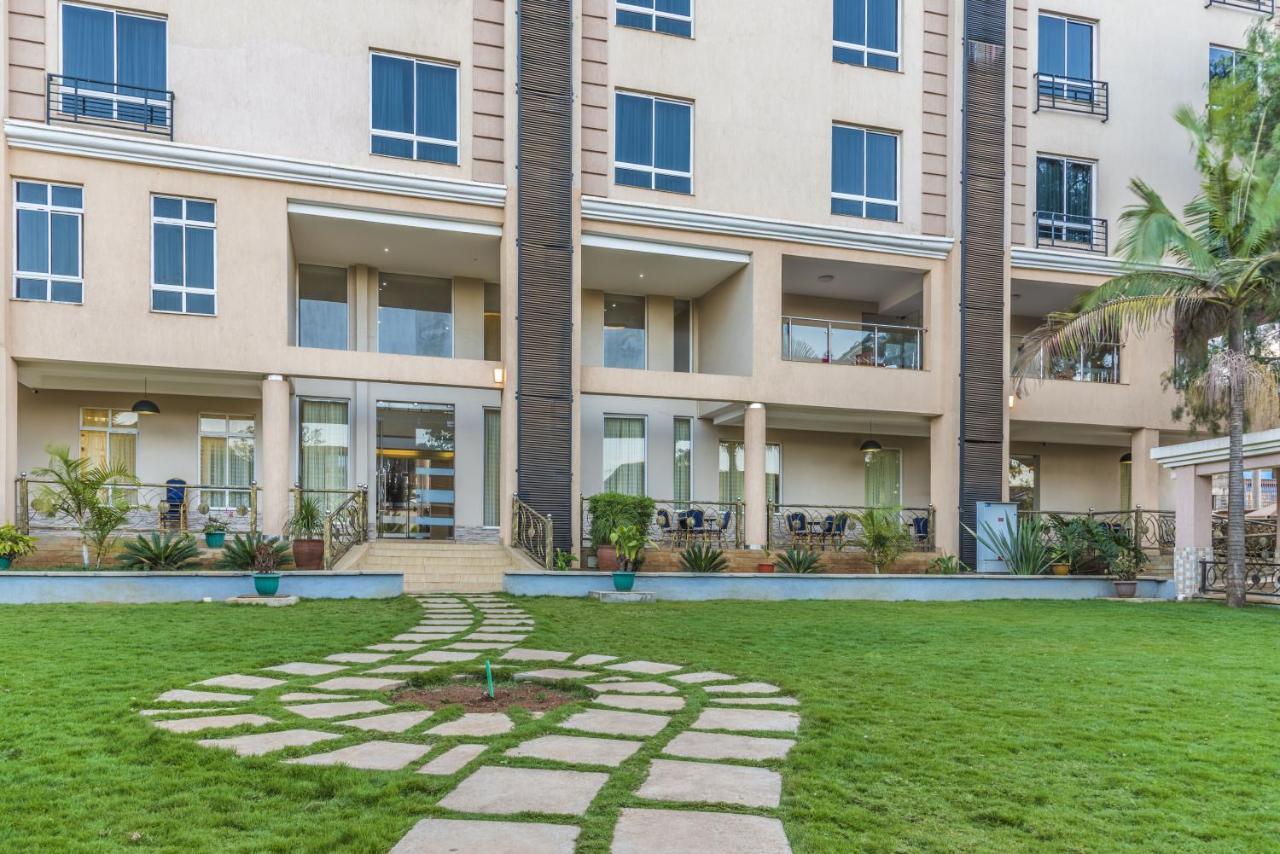 Three Steers Hotel Meru Exterior photo